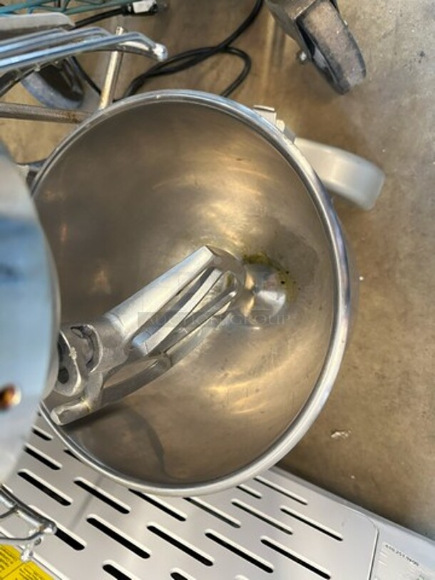 2020 Sentinel SM-10 Metal Commercial Countertop 10 Quart Planetary Dough Mixer w/ Stainless Steel Mixing Bowl, Bowl Guard and Paddle Attachment. 110 Volts, 1 Phase. Tested and Does Not Power On - Image 6 of 7