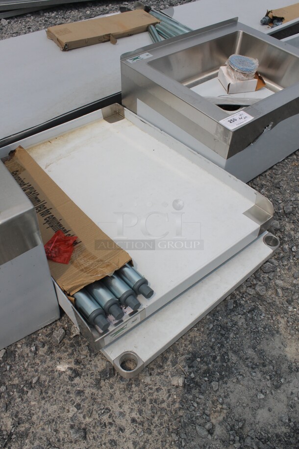 BRAND NEW SCRATCH AND DENT! Regency 600ES3024G Commercial Stainless Steel Disassembled Equipment Stand With Undershelf And Galvanized Legs - Image 2 of 4