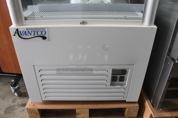 BRAND NEW SCRATCH AND DENT! Avantco 189WVAC28HC Metal Commercial Reach In Grab N Go Merchandiser w/ 4 Metal Shelves. See Pictures for Broken Glass Pane. 110-120 Volts, 1 Phase. Tested and Working! - Image 7 of 11
