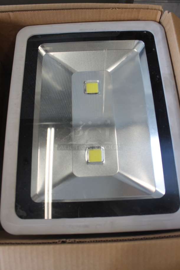 IN ORIGINAL BOX! Metal LED Flood Light. - Image 5 of 7