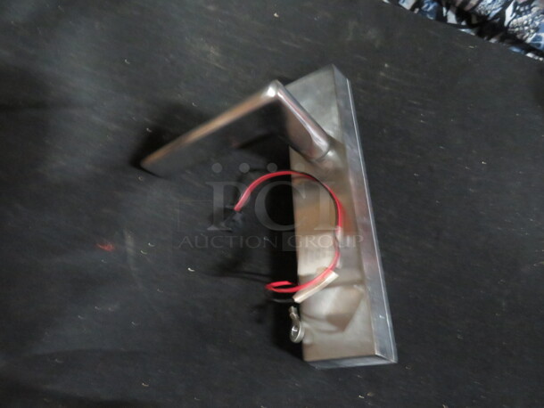 One NEW Assa Abloy Sargents 700 Series Silver Lever Handle Control. - Image 1 of 1