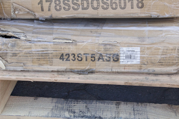 BRAND NEW SCRATCH & DENT! ServIt 423ST5ASG Angled Sneeze Guard for 5-Pan Steam Tables - Image 2 of 3