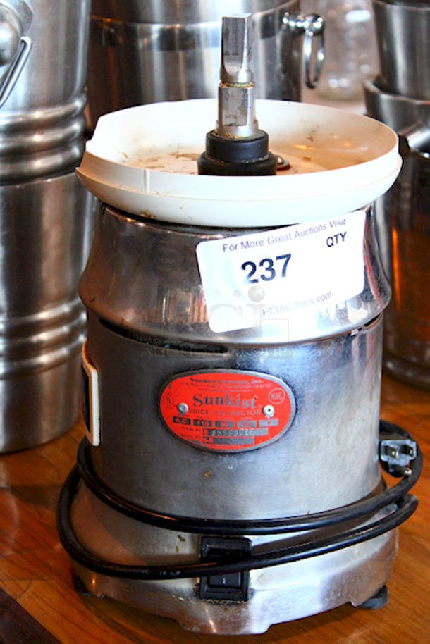 CLASSIC MODEL! Sunkist Model 8-R Commercial Juice Extractor. 115V, 4.3amp. SN: 885563D17