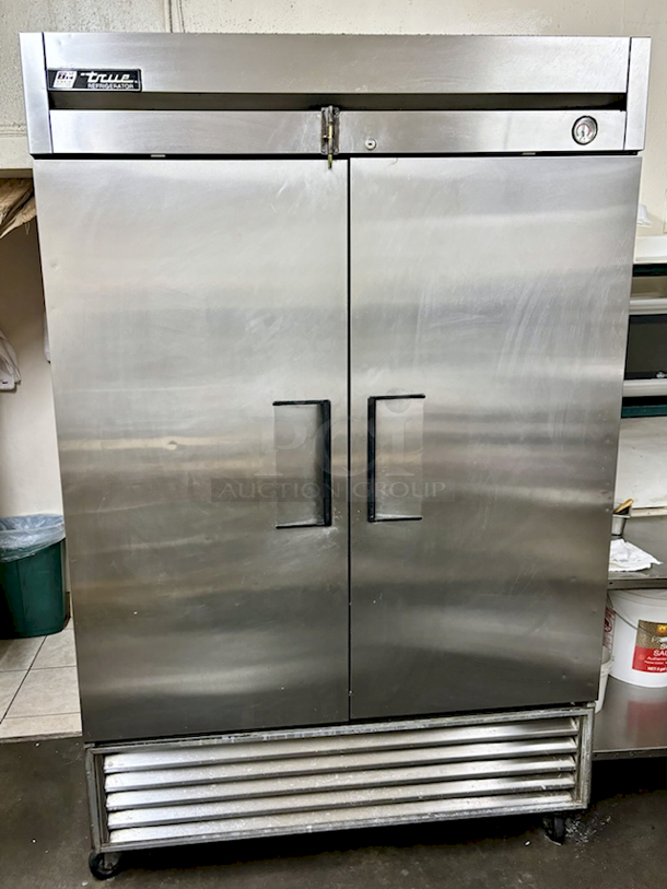 IN PERFECT WORKING ORDER! True T-49 54 1/8" Solid Door Reach-In Refrigerator, 44.6 cu. ft., On Commercial Casters. 115v, 1Ph, 5.4Amp, 60hz 54-1/8x29-1/2x83-3/8 Food Is Pictured To Demonstrate Unit Is In Working Order, NOT INCLUDED. - Image 1 of 4