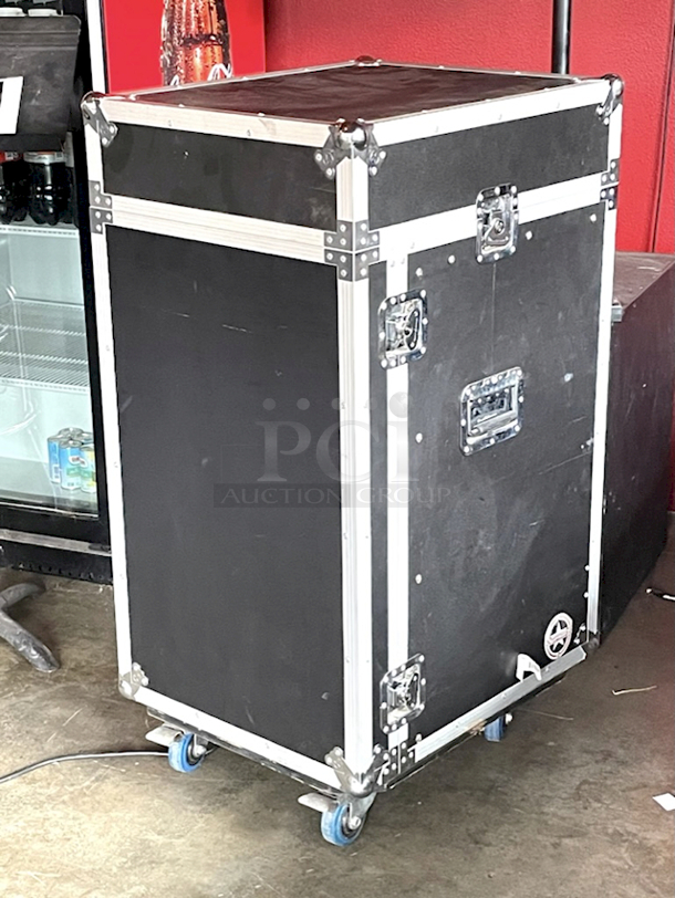 LIKE NEW! Road Runner 11MRR16UC Slant Mixer Rack Console, 16 Space With High Grade Commercial Casters  - Image 7 of 7