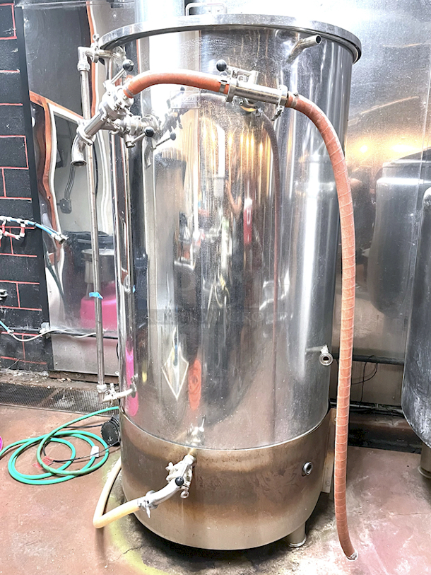 READY TO BREW! Complete Stout Tanks & Kettles Direct Fire 7BBL Brewhouse With 2 Piece Space Saving Brew Deck. Includes: Hot Liquor Tank, Mash Tun, Wort Chiller, Whirlpool, Fermenter, 2-Piece Brewdeck and 2 Brite Tanks - Image 10 of 12