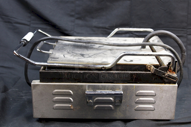 TOP OF THE LINE! Waring WFG275 Tostato Supremo Smooth Top & Bottom Sandwich Toasting Grill - 14" x 14" Cooking Surface - 120V, 1800W. 22”x18-1/2”x10” - Image 5 of 10