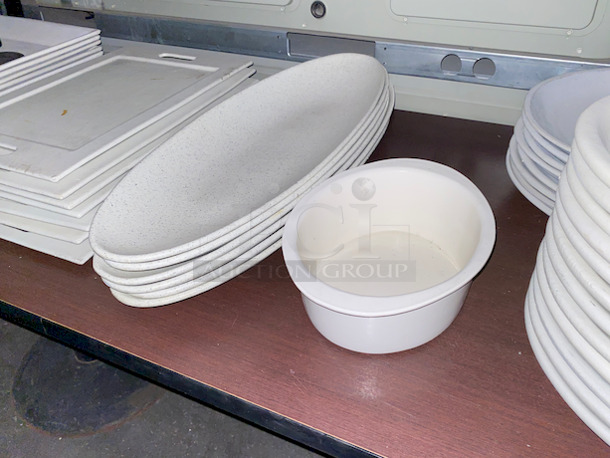 Table Full of High Quality Ceramic Platters, Includes Table Top and Bases. 

 - Image 4 of 6