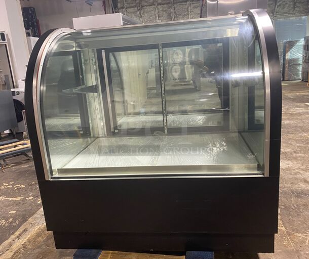 LaRond SCLB Series refrigerated display case
 - Image 1 of 6