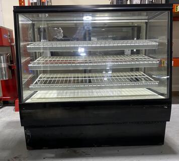 Federal Industries SGR5048 50" Full Service Refrigerated Bakery Display Case

