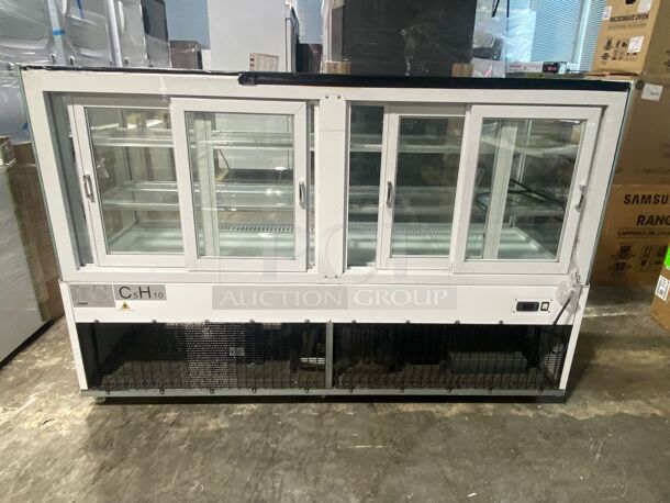 Avantco BC-72-HC 72" Curved Glass White Refrigerated Bakery Display Case top of case has a fracture
 - Image 4 of 5