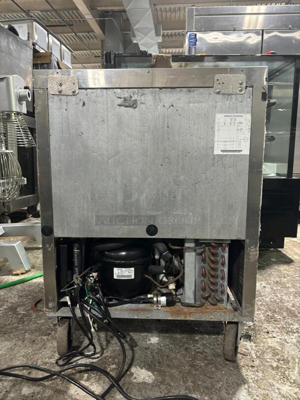 Atosa MSF8305GR 27" Single Door Sandwich/Salad Mega Top Prep Table
 - Image 6 of 8