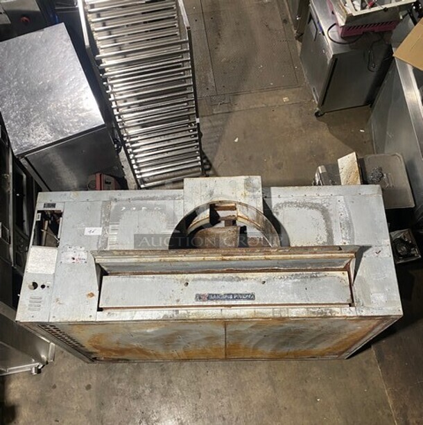 Nice!Bakers Pride Commercial Natural Gas Powered 8 pie Pizza/ Baking Oven! All Stainless Steel! - Image 1 of 8