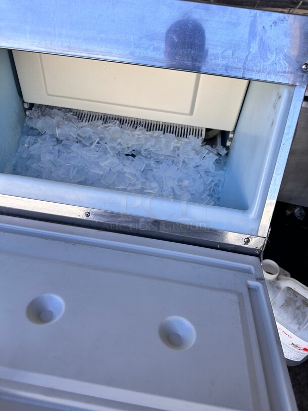 Working Hoshizaki KM-150BAF Under counter  Ice Maker 150lb Cube Ice Machine 115V - Image 3 of 7
