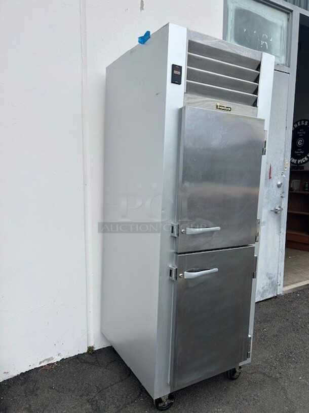 Late Model Traulsen G12000 Half Door Reach In Freezer - Right Hinged Doors 115 Volt Working - Image 1 of 10