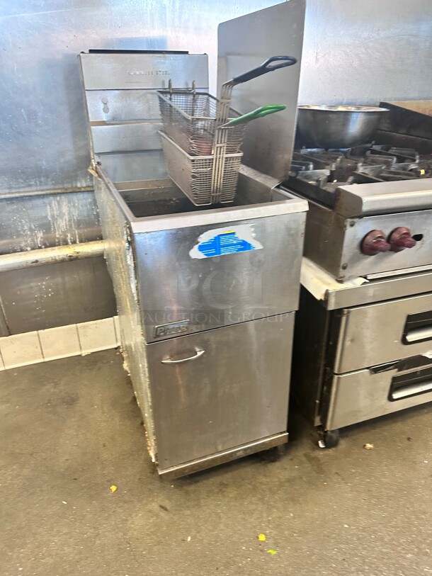 Working Pitco 45C Fryer, gas, floor model, 42-50 lb. oil capacity, stainless steel tank, door - Image 2 of 5