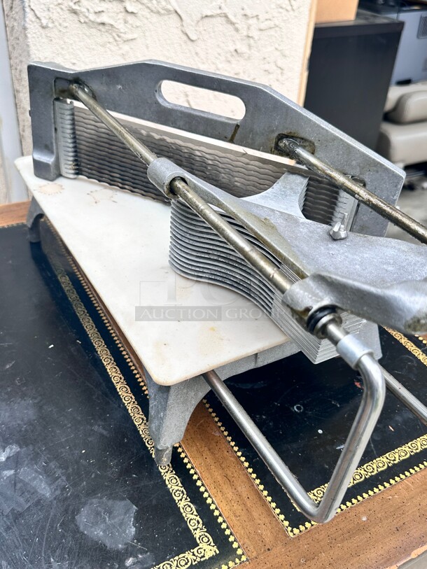 Nice Vollrath 0643N Tomato Pro Cutter, 3/16 inch Cut, Straight Blades - Image 6 of 10