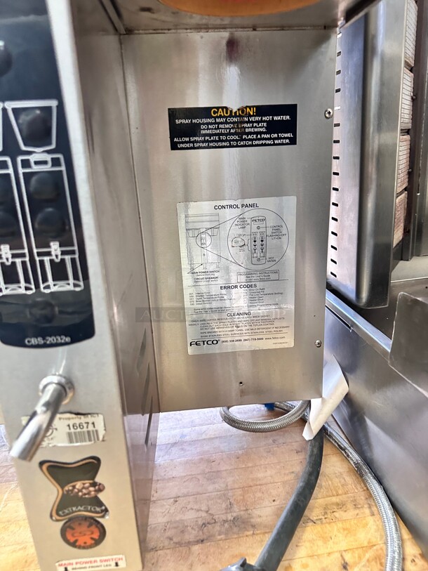 Excellent Condition Fetco CBS-2232 Twin Coffee Brewer 120/240V, 3500-4600W Tested and Working! - Image 5 of 6