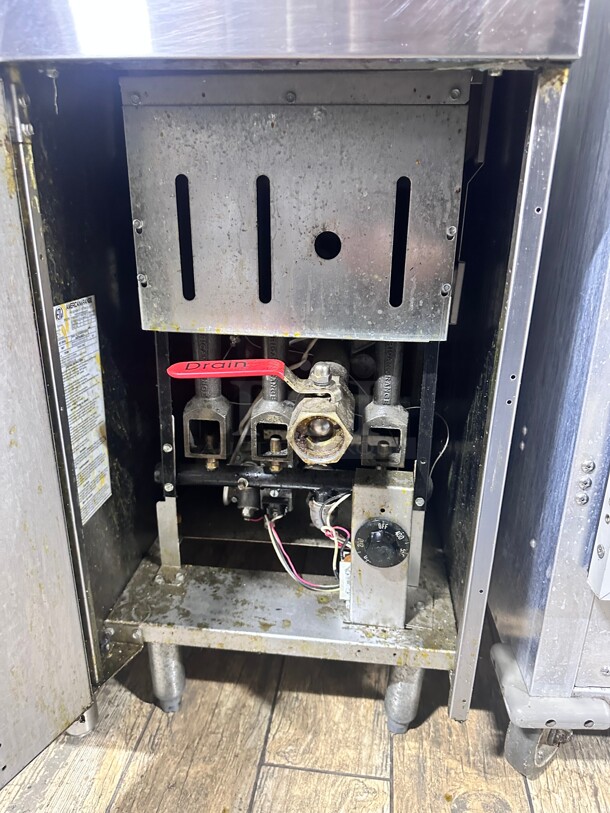 Late Model American Range AF-50HE 50 Lb Fryer, Gas, Floor Model, Full Pot Stainless Steel 15.5(W) Working - Image 4 of 8