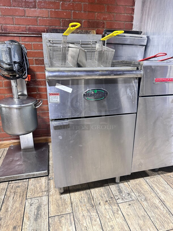 Late Model Main Street Equipment Natural Gas 70-100 lb. Stainless Steel Floor Fryer - 150,000 BTU Wokring - Image 2 of 7