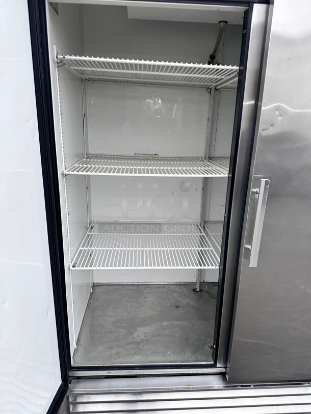 Certified Working True T-49-HC 54 inch Solid Door Reach-In Commercial Refrigerator 115 Volt - Image 5 of 6