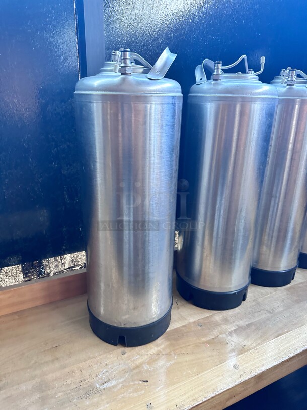 NSF APPROVED 5 GALLON HOME BREW BALL LOCK KEG WITH STRAP HANDLE - Image 3 of 8