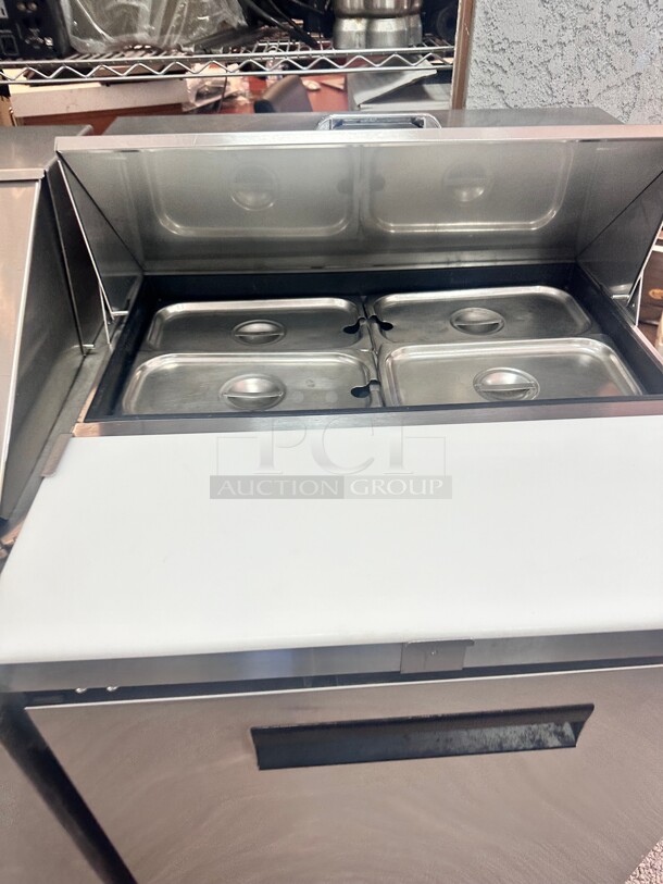 Excellent Condition Hoshizaki SR27B-8 27" Sandwich Top Prep Refrigerator with 1 Door 115 Volt Tested and Working - Image 4 of 8