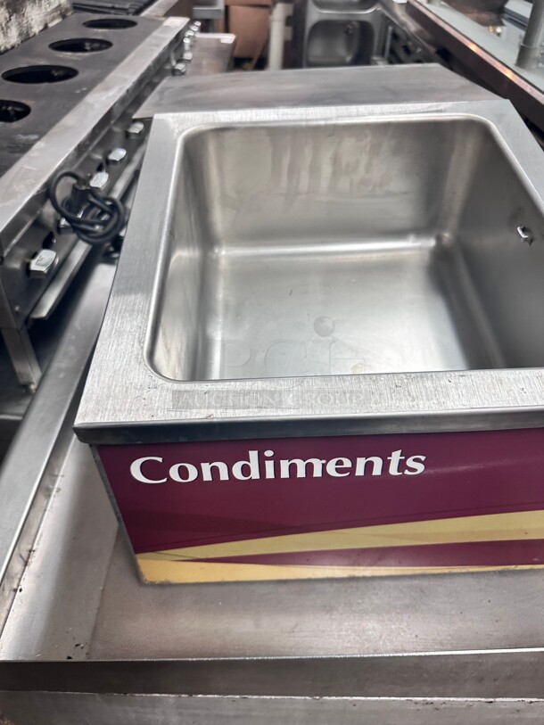 Working APW RTR-4 Refrigerated Topping Rail w/ (4) Sixth-Size Pans & Covers, Stainless 115 Volt NSF - Image 3 of 10