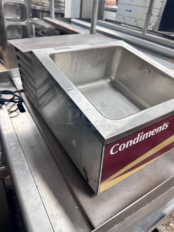 Working APW RTR-4 Refrigerated Topping Rail w/ (4) Sixth-Size Pans & Covers, Stainless 115 Volt NSF - Image 5 of 10