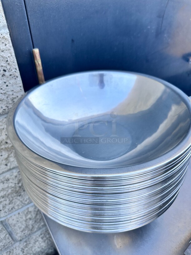 Clean 13x13 Inch Stainless Steel Salad Bowls - Image 1 of 6