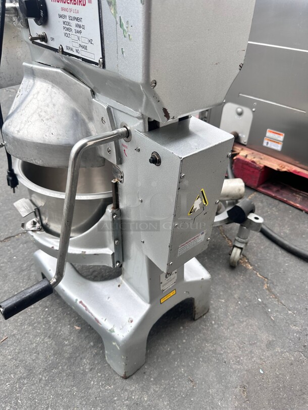 20 Quart Thunderbird Planetary Mixer ARM-02 115 Volt Working - Image 9 of 10