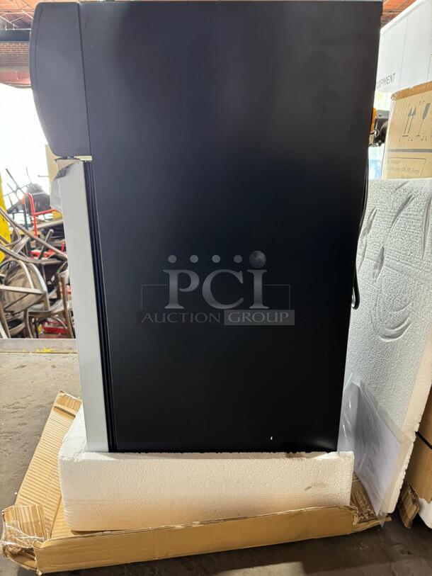 Brand New In Box! Nordon Countertop Glass Door Merchandiser! Eletric Powered! MODEL:SC52B 120V! - Image 2 of 7