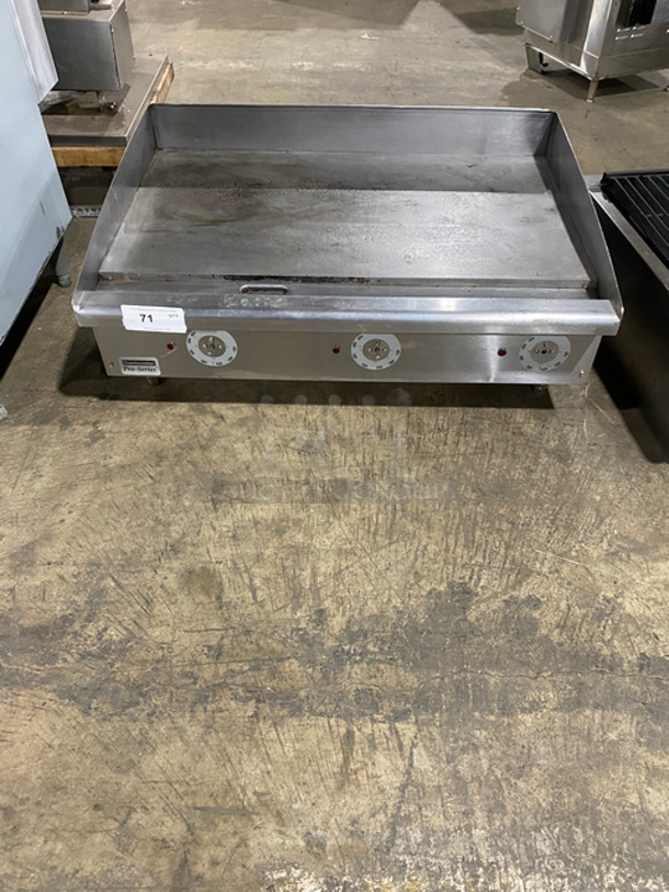 Toastmaster Pro Series Commercial Countertop Electric Powered Flat Griddle! With Back & Side Splashes! All Stainless Steel! On Small Legs!