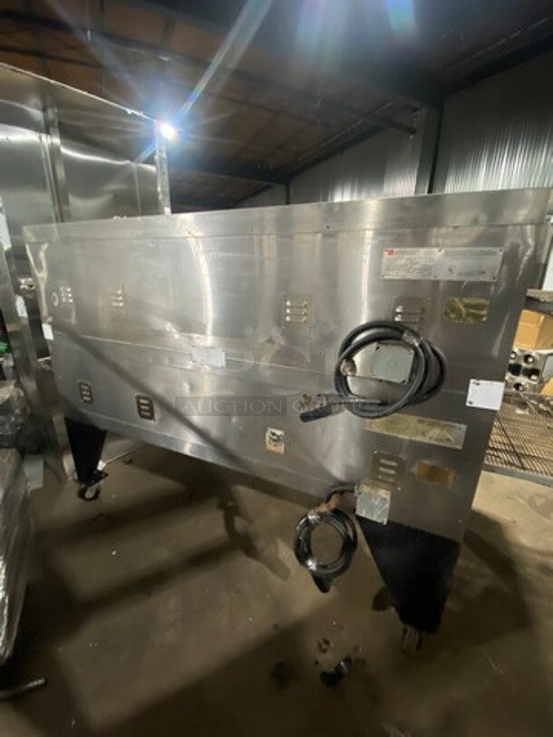 Q Matic Commercial Natural Gas Powered Double Deck Conveyor Pizza Oven! All Stainless Steel! On Casters! 2x Your Bid Makes One Unit! Model: Q80 SN: 200005481 - Image 4 of 10