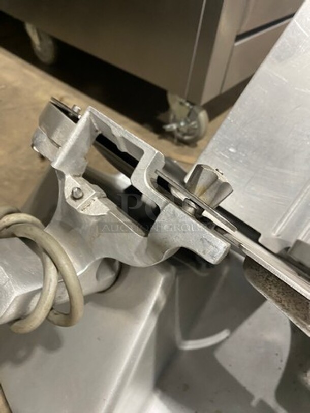 Hobart Commercial Countertop Deli/ Meat Slicer! All Stainless Steel! Model: 2812 SN: 561172365 120V 60HZ 1 Phase - Image 8 of 10