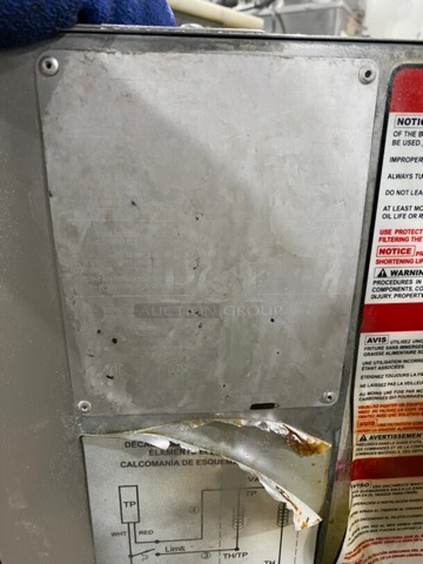 Apexra Commercial Natural Gas Powered Deep Fat Fryer! With 2 Metal Frying Baskets! All Stainless Steel! On Legs! - Image 7 of 8