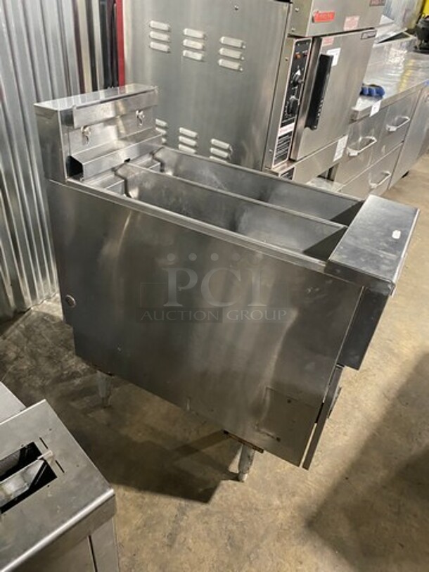 Pitco Commercial Electric Powered Split Bay Deep Fat Fryer! All Stainless Steel! On Legs! Model: SE14T SN: E10CD008548 208V 60HZ 3 Phase - Image 3 of 9