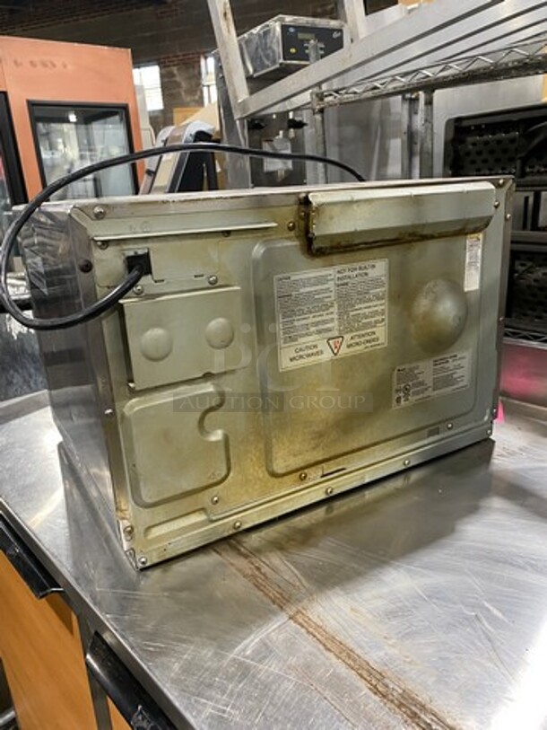 Amana Commercial Countertop Microwave Oven! Stainless Steel! Model: RFS12SW2A SN: 0806303836 120V 60HZ 1 Phase - Image 4 of 8