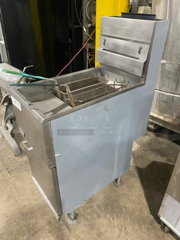 Pitco Commercial Natural Gas Powered Deep Fat Fryer! With 2 Metal Frying Baskets! All Stainless Steel! On Legs! Model: 35C SN: G09LB037953 - Image 3 of 9