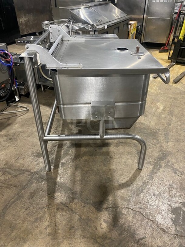 WOW! Groen Natural Gas Powered ECLIPSE SERIES Tilted Braising Pan/Tilt Skillet! All Stainless Steel! Thermostatic Controlled! On Legs! Model: BPM-40G SN: J134425-1-1! - Image 3 of 10