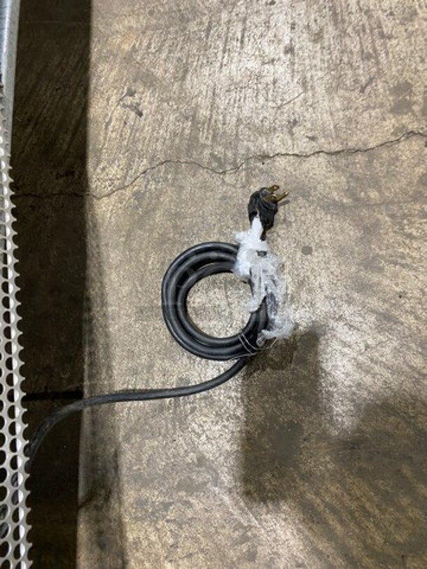 True Commercial Refrigerated Sandwich Prep Table! With 3 Door Storage Space Underneath! Poly Coated Racks! All Stainless Steel! On Casters! Model: TSSU7218 SN: 14477571 115V 60HZ 1 Phase - Image 9 of 9