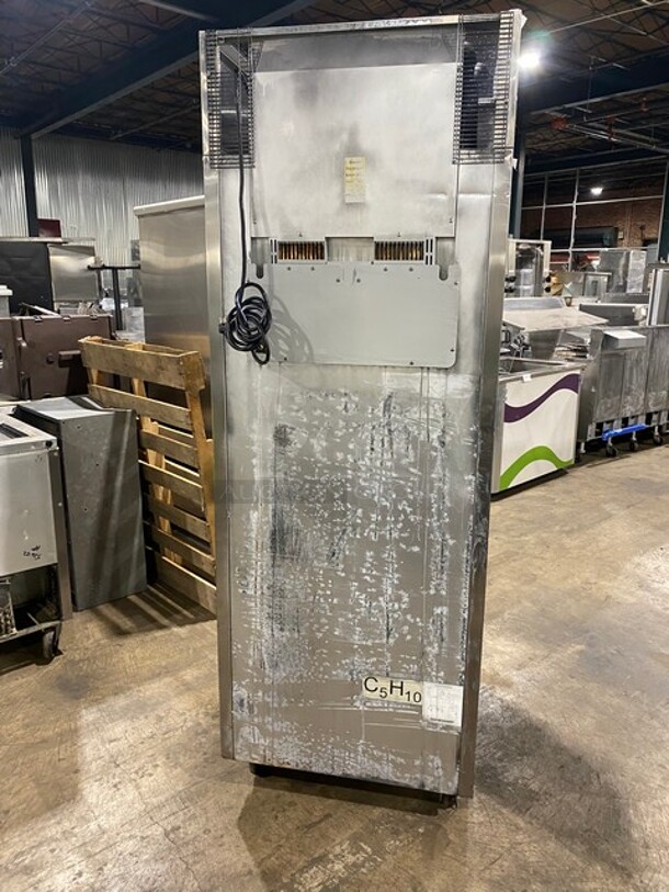 Migali Commercial Single Door Reach In Cooler! With Poly Coated Racks! All Stainless Steel! On Casters! Model: C1RHC SN: C1RHC00319012600920014 115V 60HZ 1 Phase - Image 3 of 9