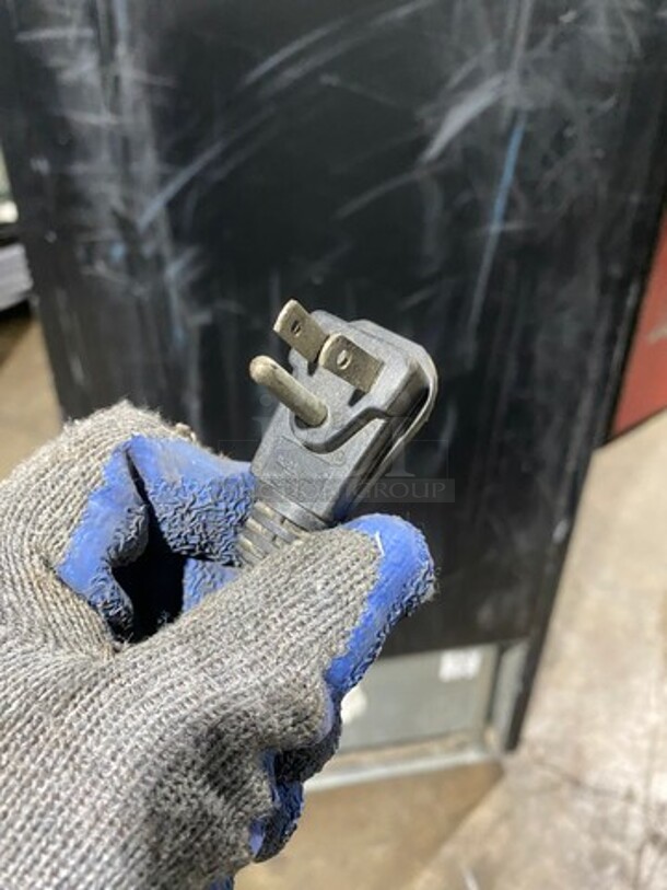 Carrier Commercial Single Door Reach In Refrigerator Merchandiser! With View Through Door! With Poly Coated Racks! Model: MC750 SN: 3807X11276 120V 60HZ 1 Phase - Image 8 of 9