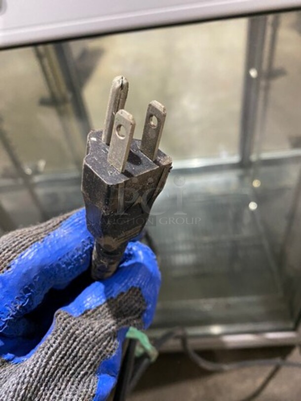 AHT Countertop Mini Fridge! With Metal Rack! With View Through Door! Model: CT100P SN: A0761799 115V - Image 7 of 8