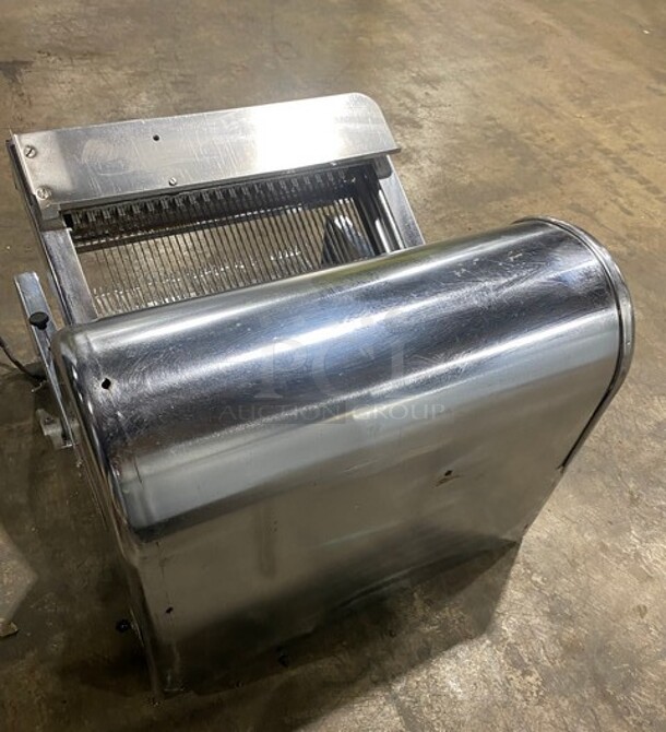 Berkel Commercial Countertop Bread Loaf Slicer! Model: MB3/8 SN: 9211110100766 115V 60HZ 1 Phase - Image 3 of 9