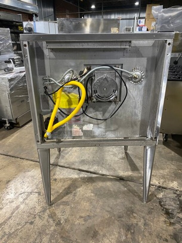 WOW! LATE MODEL! Blodgett Commercial Natural Gas Powered Convection Oven! With View Through Doors! Metal Oven Racks! All Stainless Steel! On Legs! Working When Removed!  - Image 3 of 7