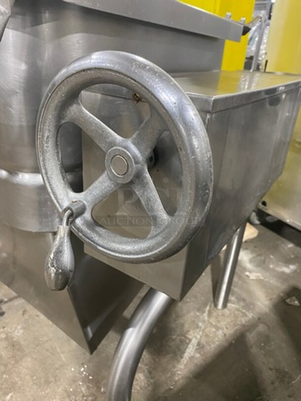 Groen Commercial Natural Gas Powered Skillet/Braising Pan! All Stainless Steel! On Legs! Model: HFPIE3 SN: 4227HCF - Image 6 of 9