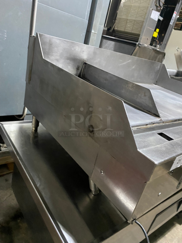 Woodstone Commercial Countertop Natural Gas Powered Flat Griddle! With Split Top! With Back & Side Splashes! All Stainless Steel! - Image 2 of 9