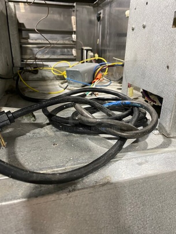 Traulsen Commercial Single Door Reach In Cooler! All Stainless Steel! On Legs! Model: RHT132WUT SN: T92797D05 115V 60HZ 1 Phase - Image 7 of 7