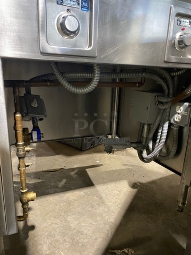 NICE! Wells Commercial Electric Powered 8 Well Steam Table! With Storage Space Underneath! All Stainless Steel With Wooden Outline! Model: HWSMP6D SN: BITTD1109A0164 208V 60HZ 1 Phase - Image 10 of 11